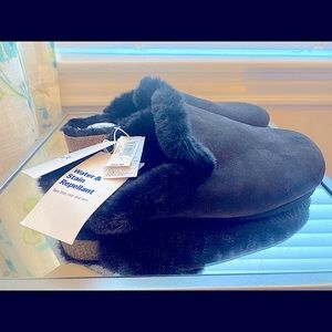 NEW Old Navy moccasins/slippers/slides, BLACK with faux fur, size 6